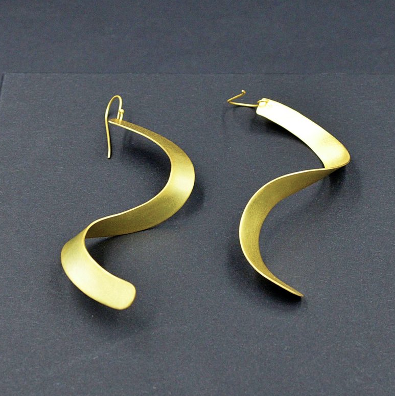 Gold plated CINTA earrings - Design with Character