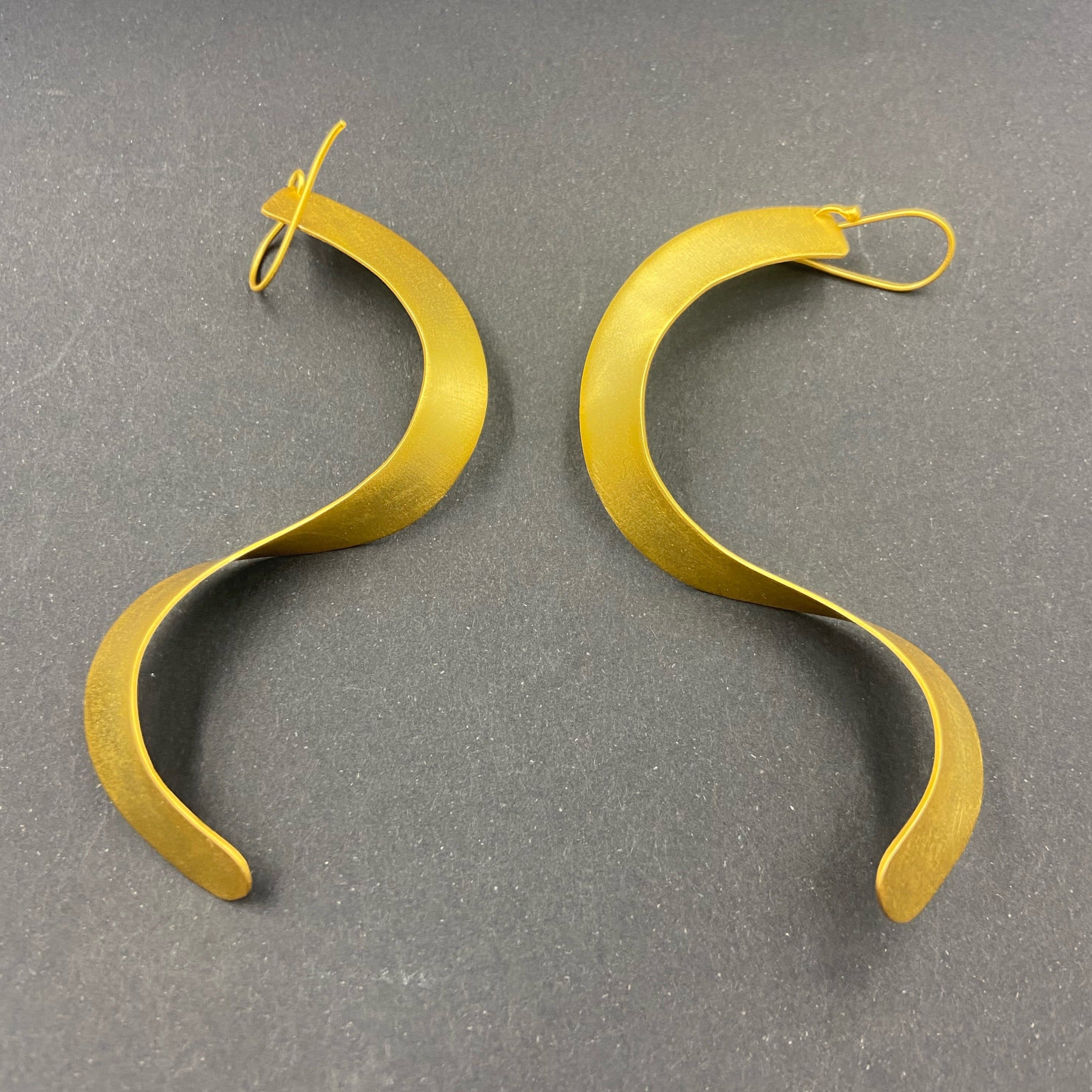 Gold plated CINTA earrings - Design with Character